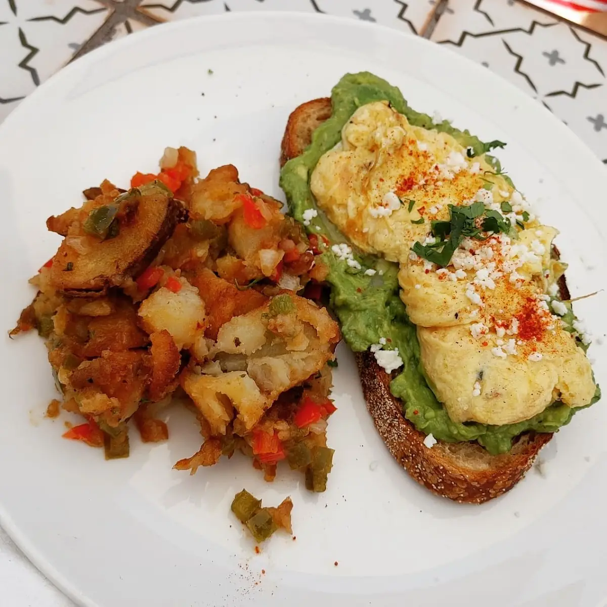 Avocado Toast, Baro