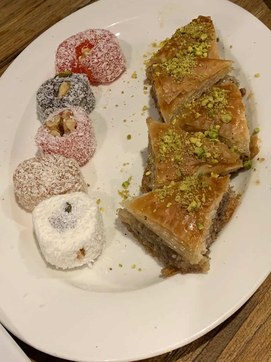 Baklava V, Taksim Square