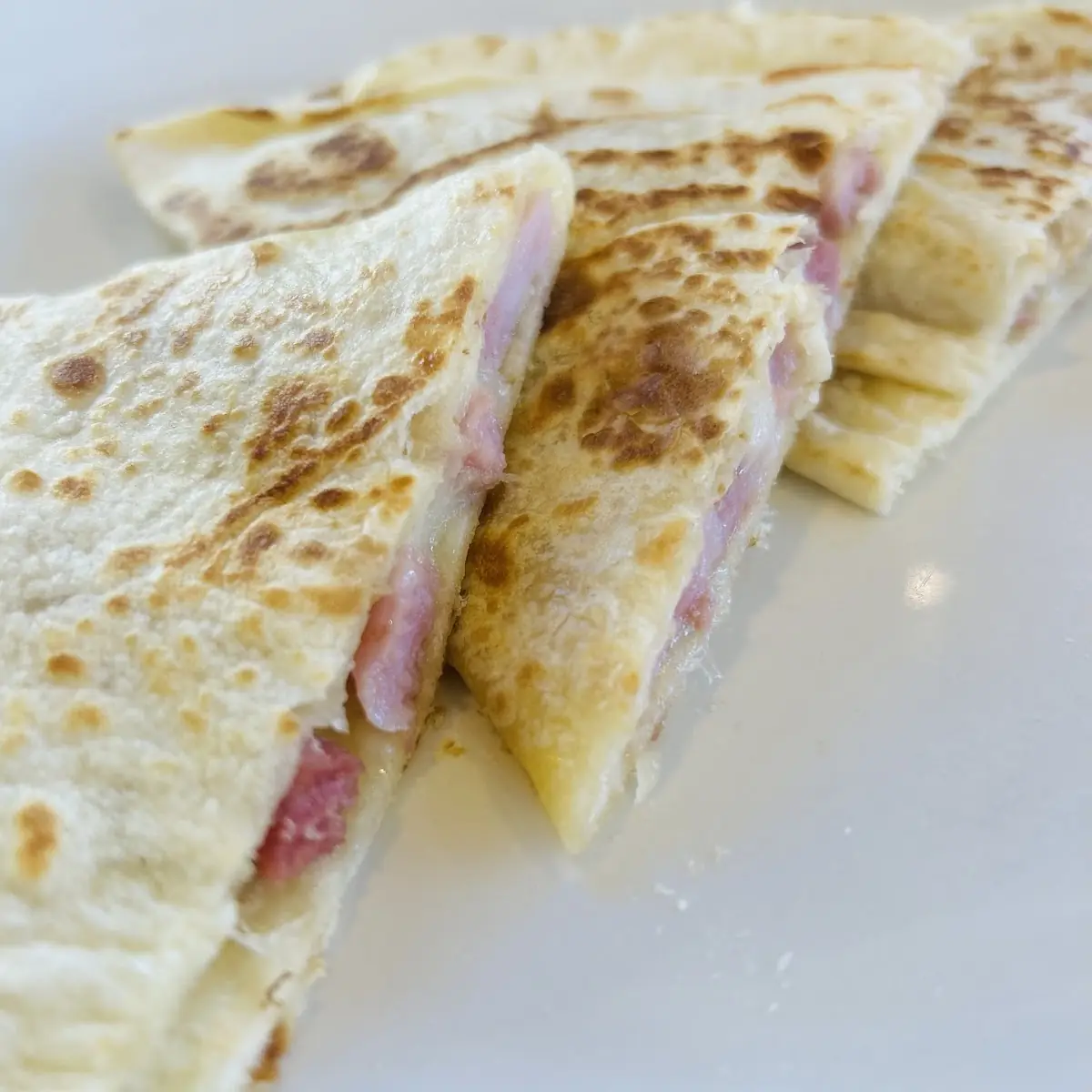 Quesadilla with Ham - Sincronizada