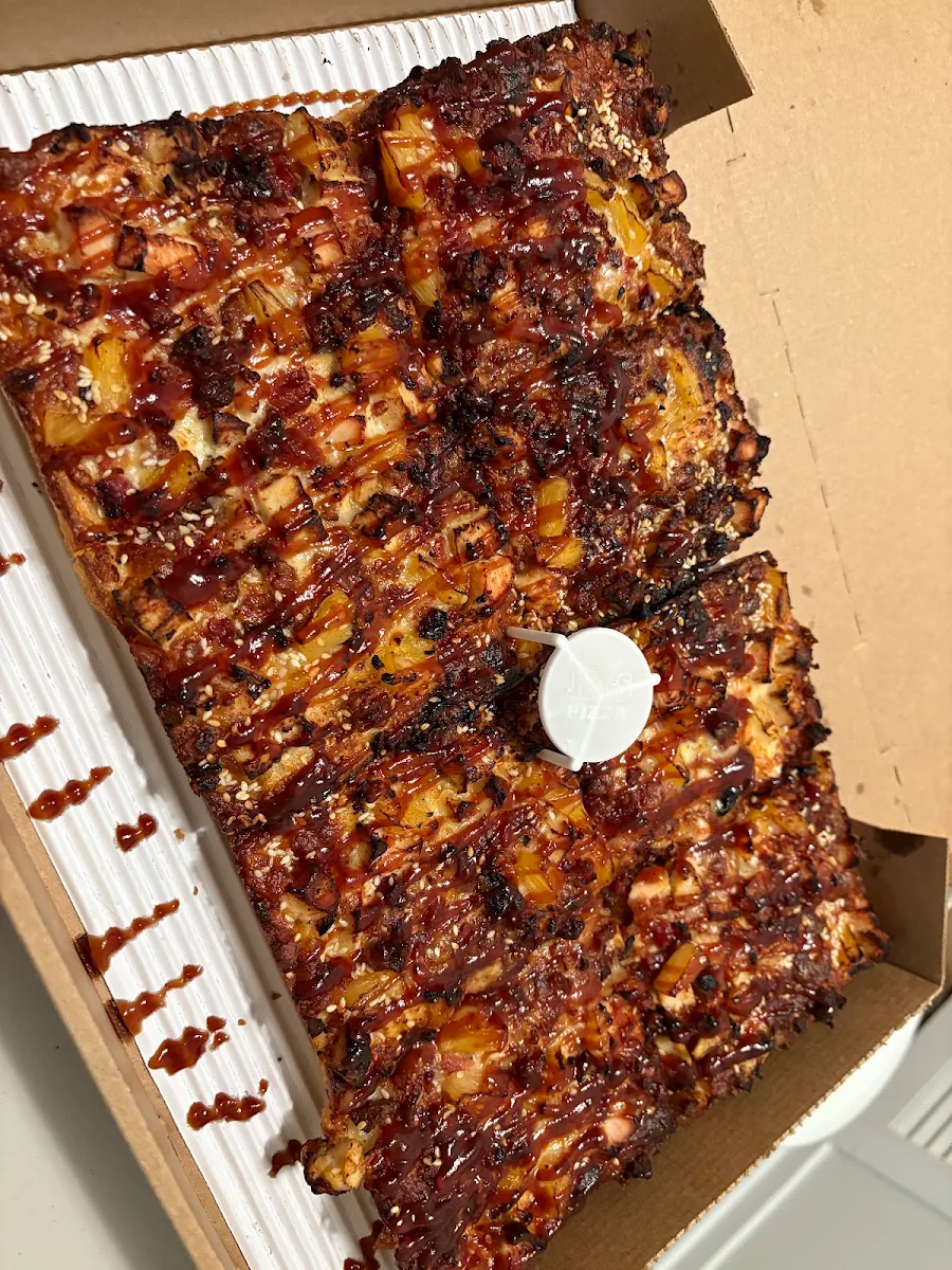 Corner BBQ Chicken Pizza