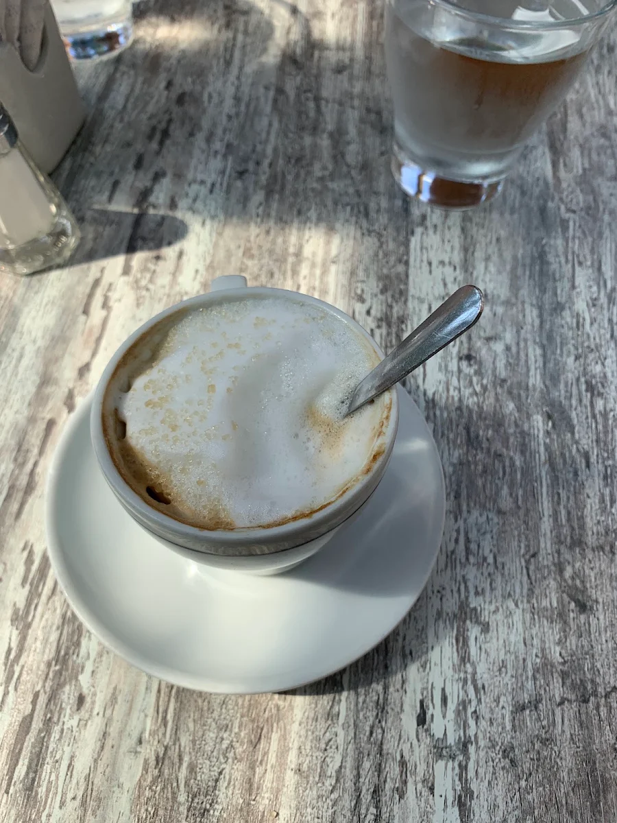 Regular Cappuccino, Restaurant Le Batifol