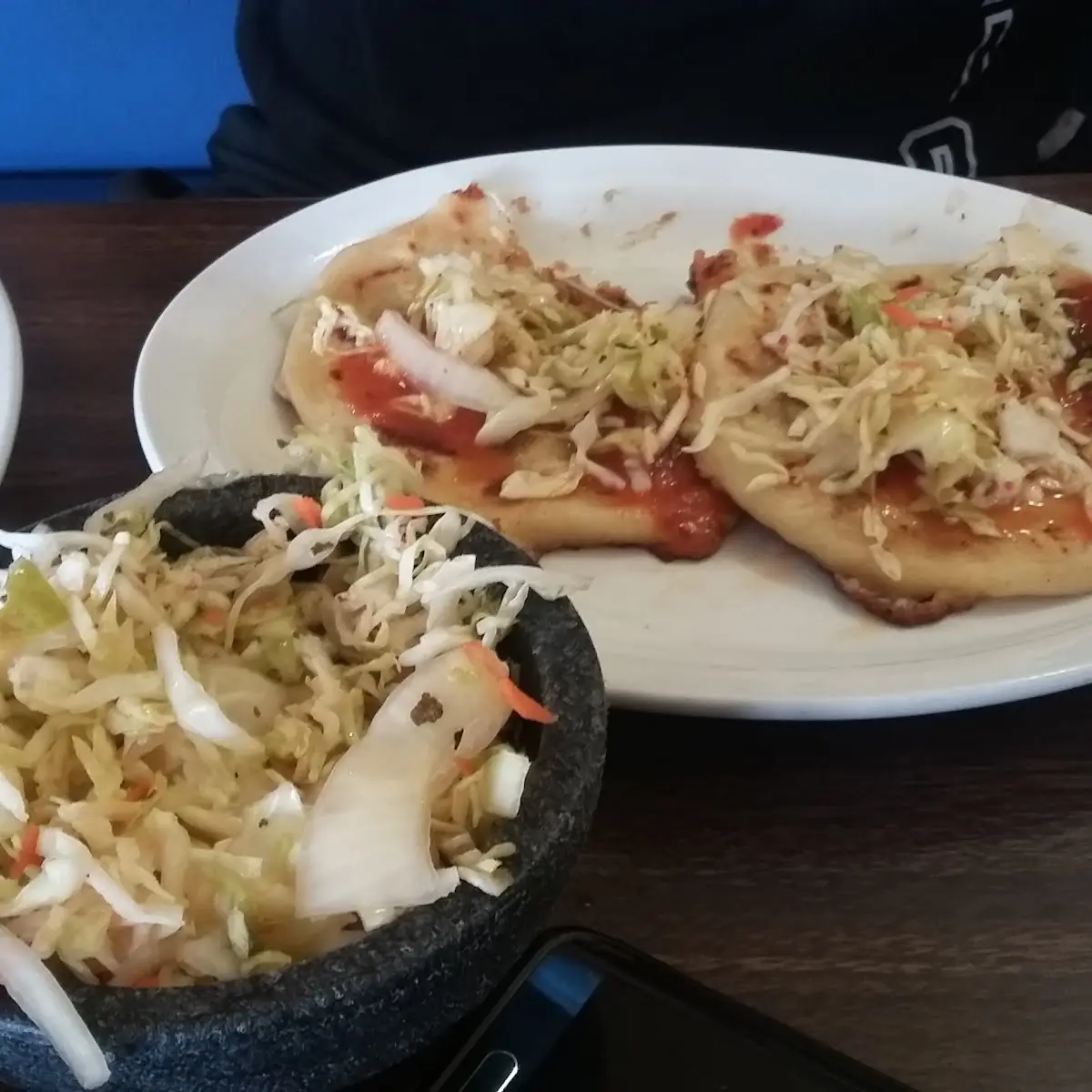 Pupusas Queso Con Loroco Y Revuelta