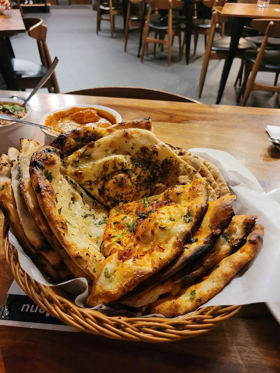 Daal Makhani with Garlic Naan