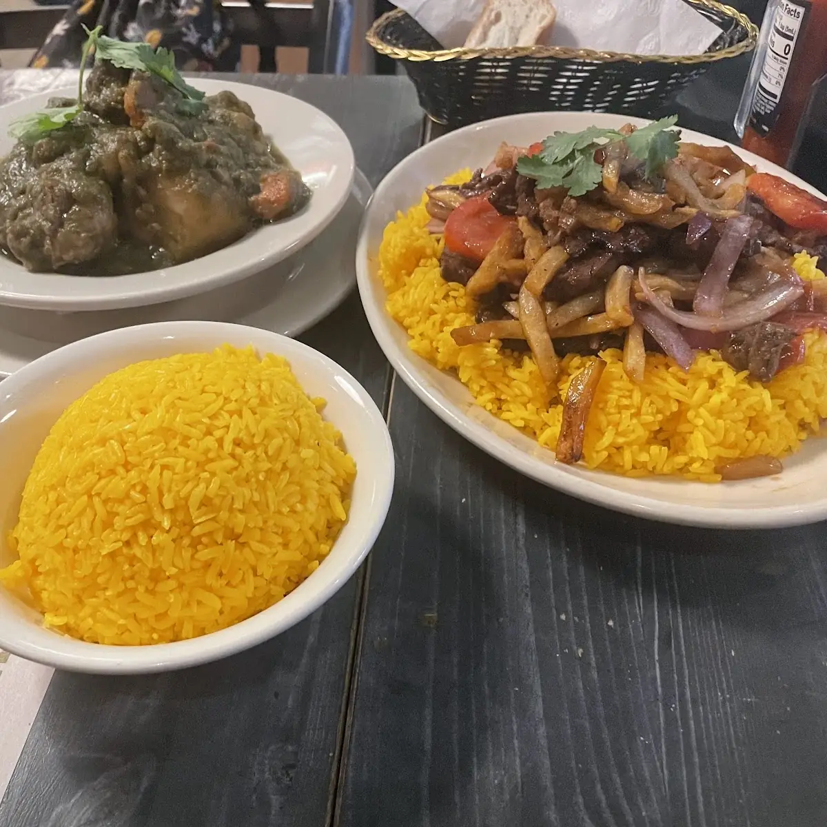 Seco De Carne Guisada Y Lomo Saltado