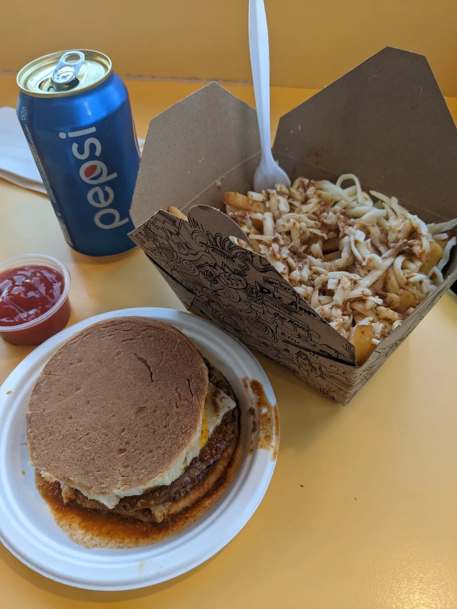 Double Cheeseburger Combo, Dic Ann's Hamburgers St-Eustache