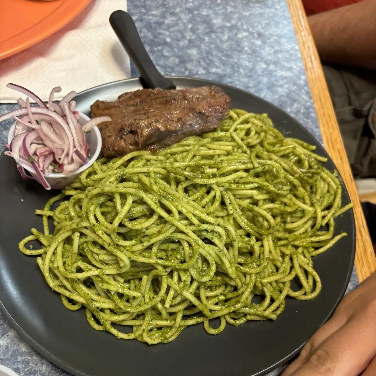 Tallarin Verde Con Bisteck