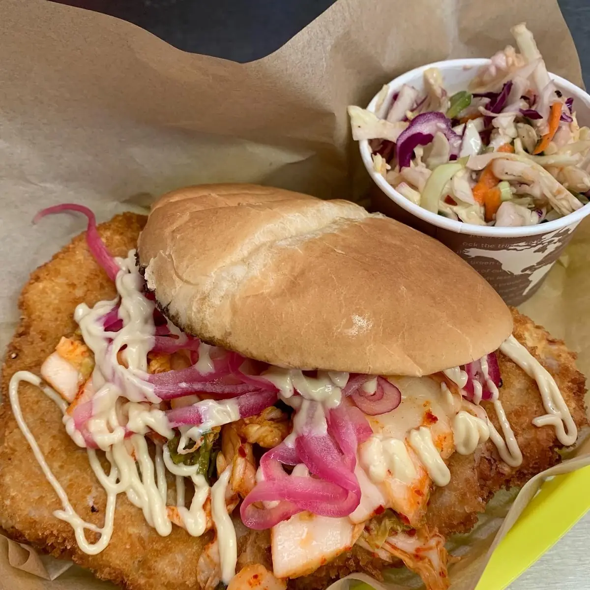 Breaded Pork Tenderloin WL Onion Pickue Į Mustard