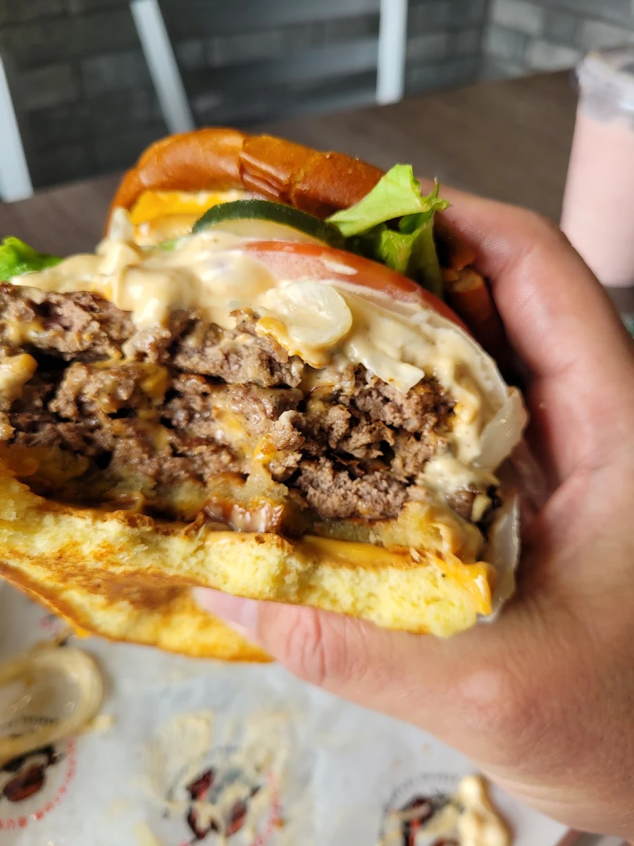General Maximus Burger