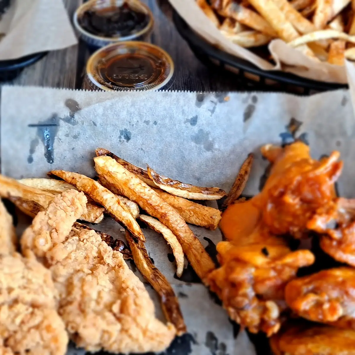 Chicken Wings with Fries Mild Sause