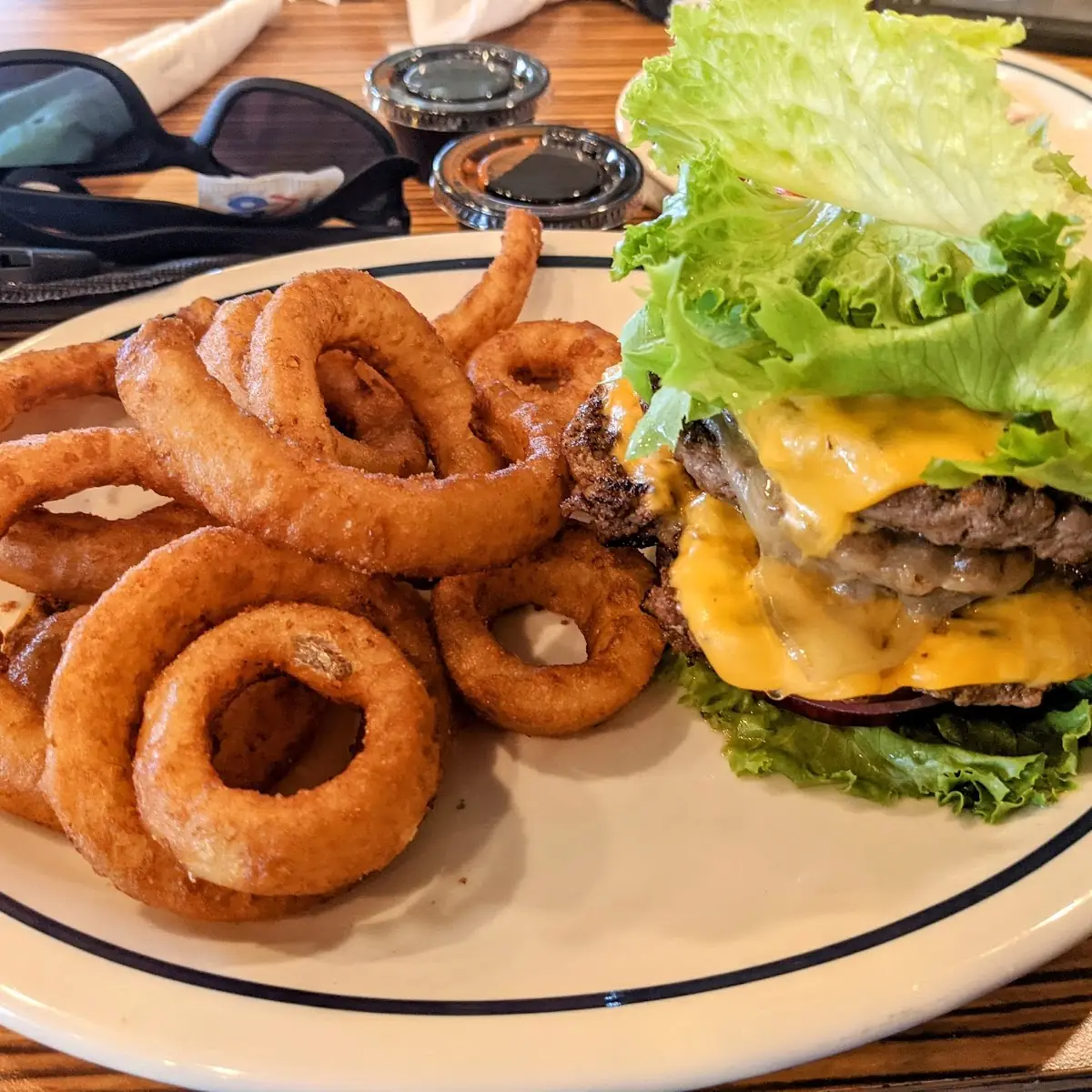 Mega Burger