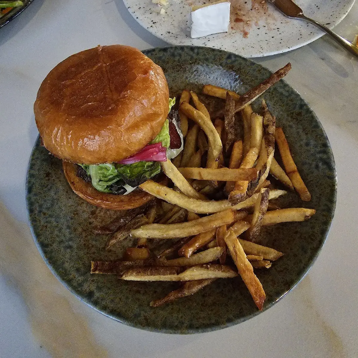 Roselily Burger