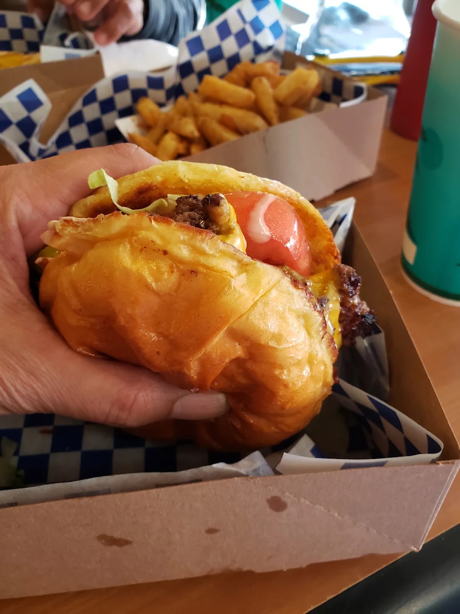 3 Cheeseburger Deluxe