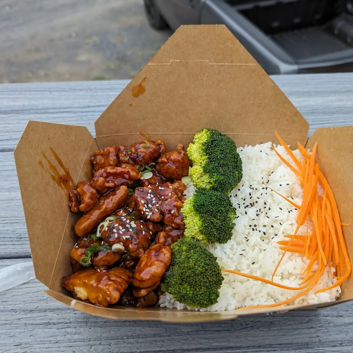 Sesame Chicken with Rice and Lettuce