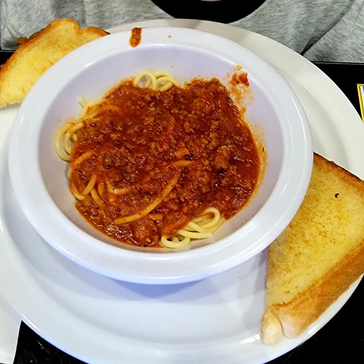 Spaghetti with Meat Sauce & Bread