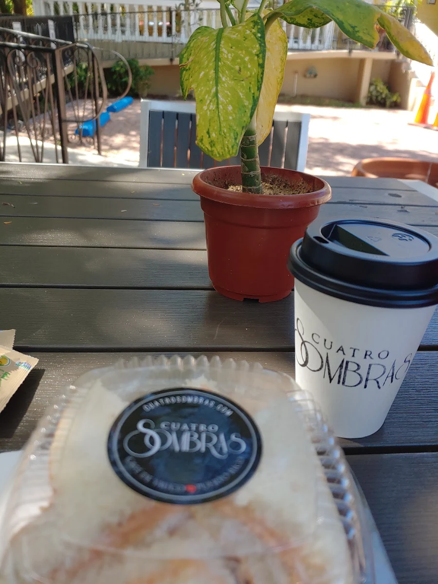 8 Oz Latte Y Sandwich De Mezcla
