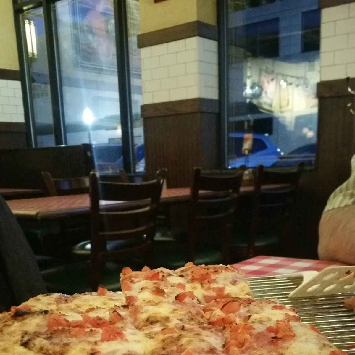 Thin Crust Pizza with Pepperoni Tomatoes and Garlic
