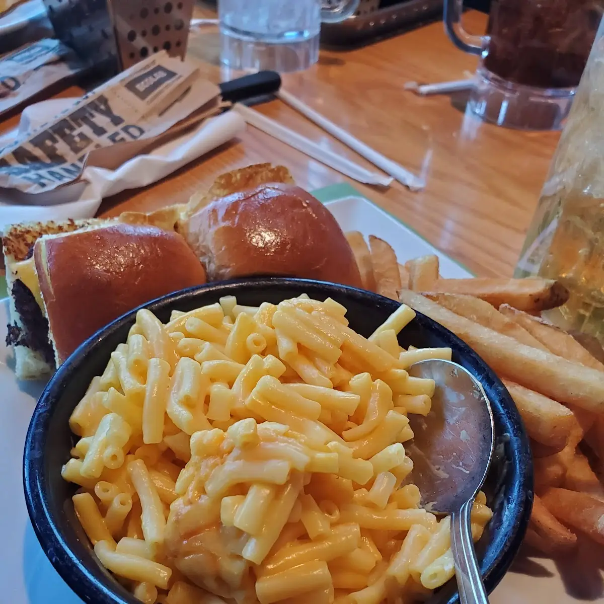 Sliders with Mac and Cheese