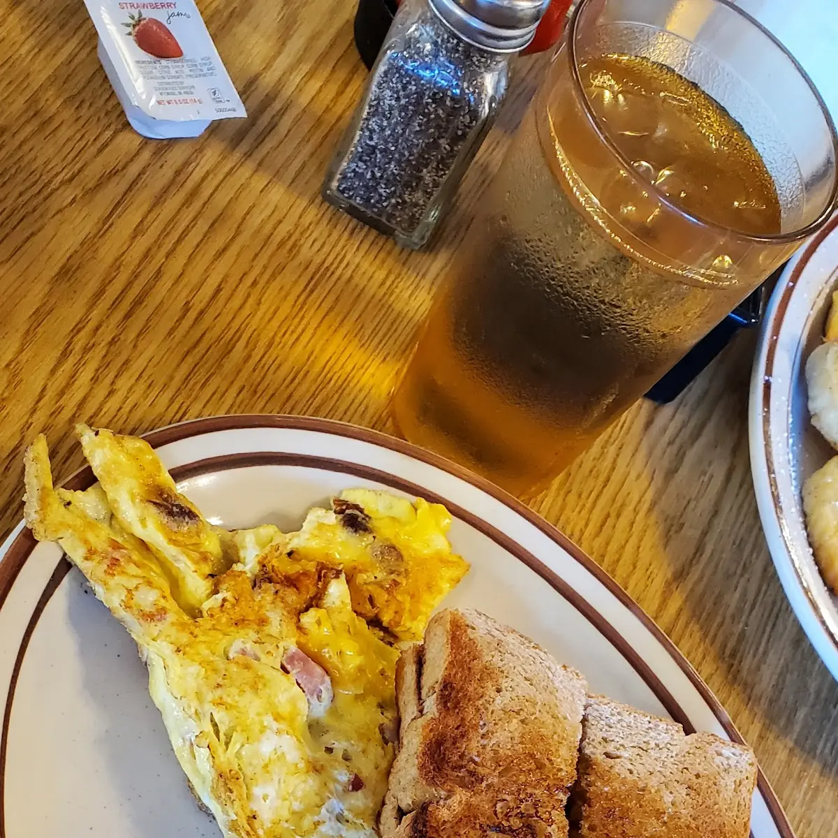 Veggie Omelette with Nisu Toast