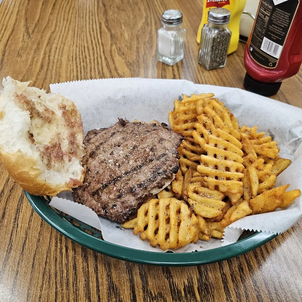 Hamburger with Waffle Fries