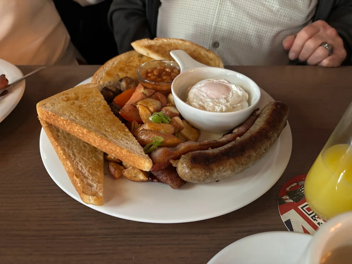 Full English Breakfast with Poached Eggs, Elephant & Castle