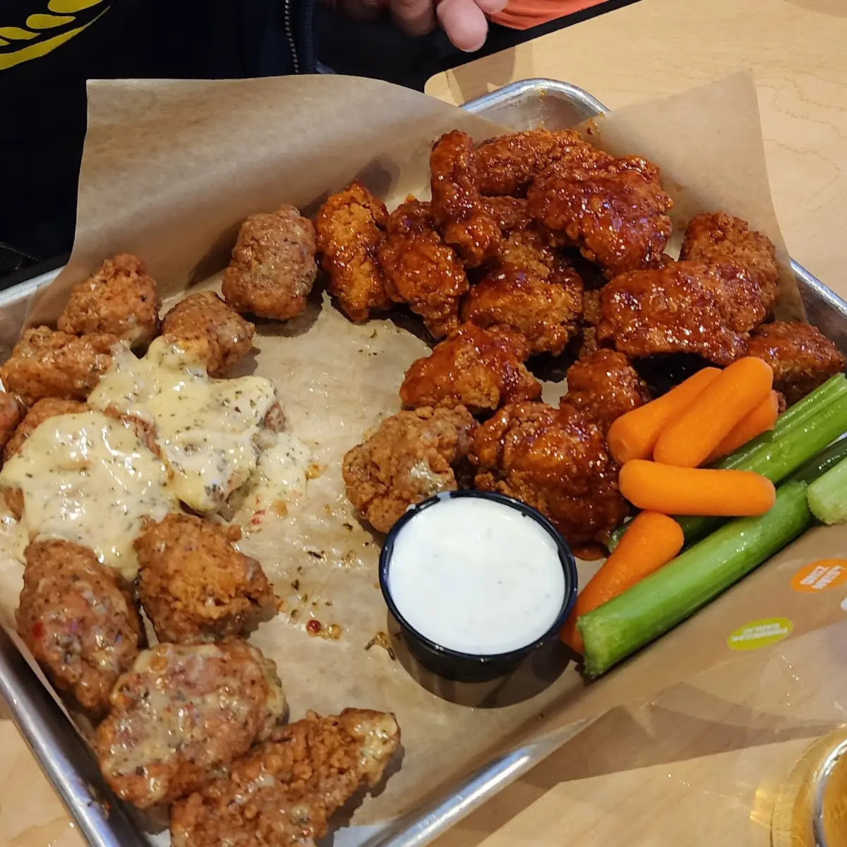 Pizza an Sweet BBQ Boneless Wings