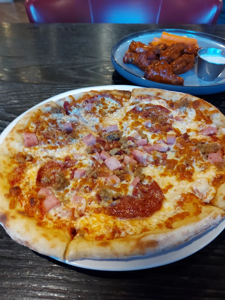 Meat Lovers Pizza, The Bruce Craft House