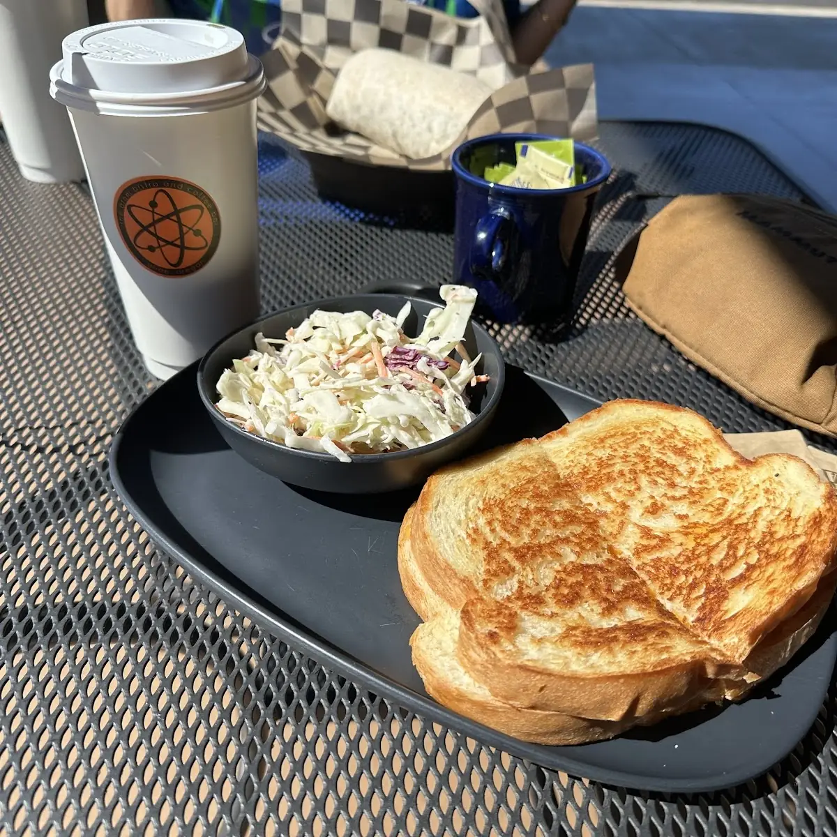 Grilled Cheese Sandwich Mit Coleslaw