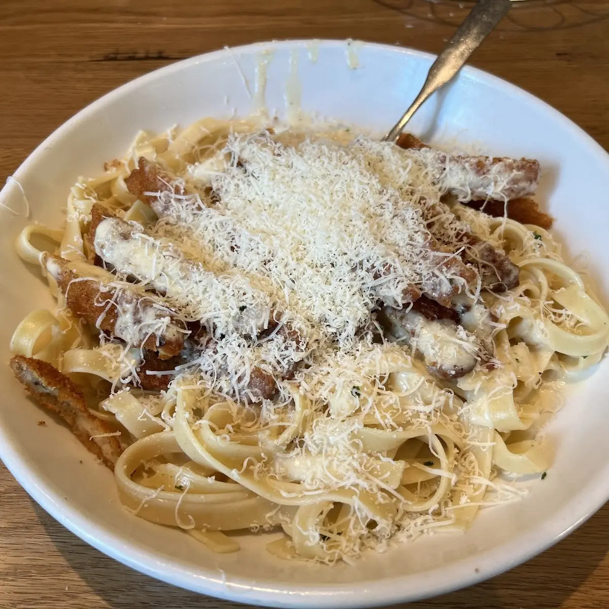 Fettuccine Alfredo with Chicken Crispy