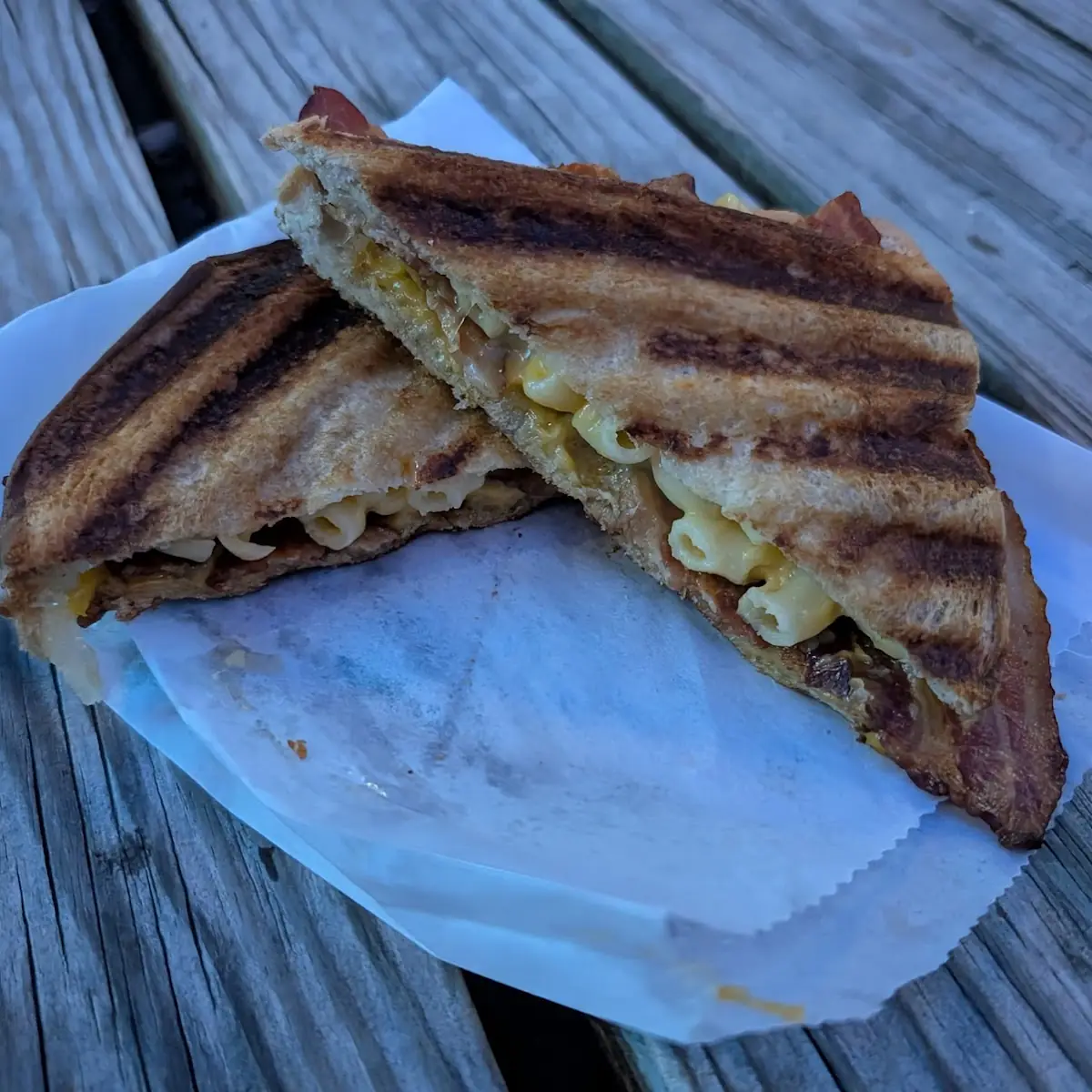 Mac N Cheese Grilled Cheese
