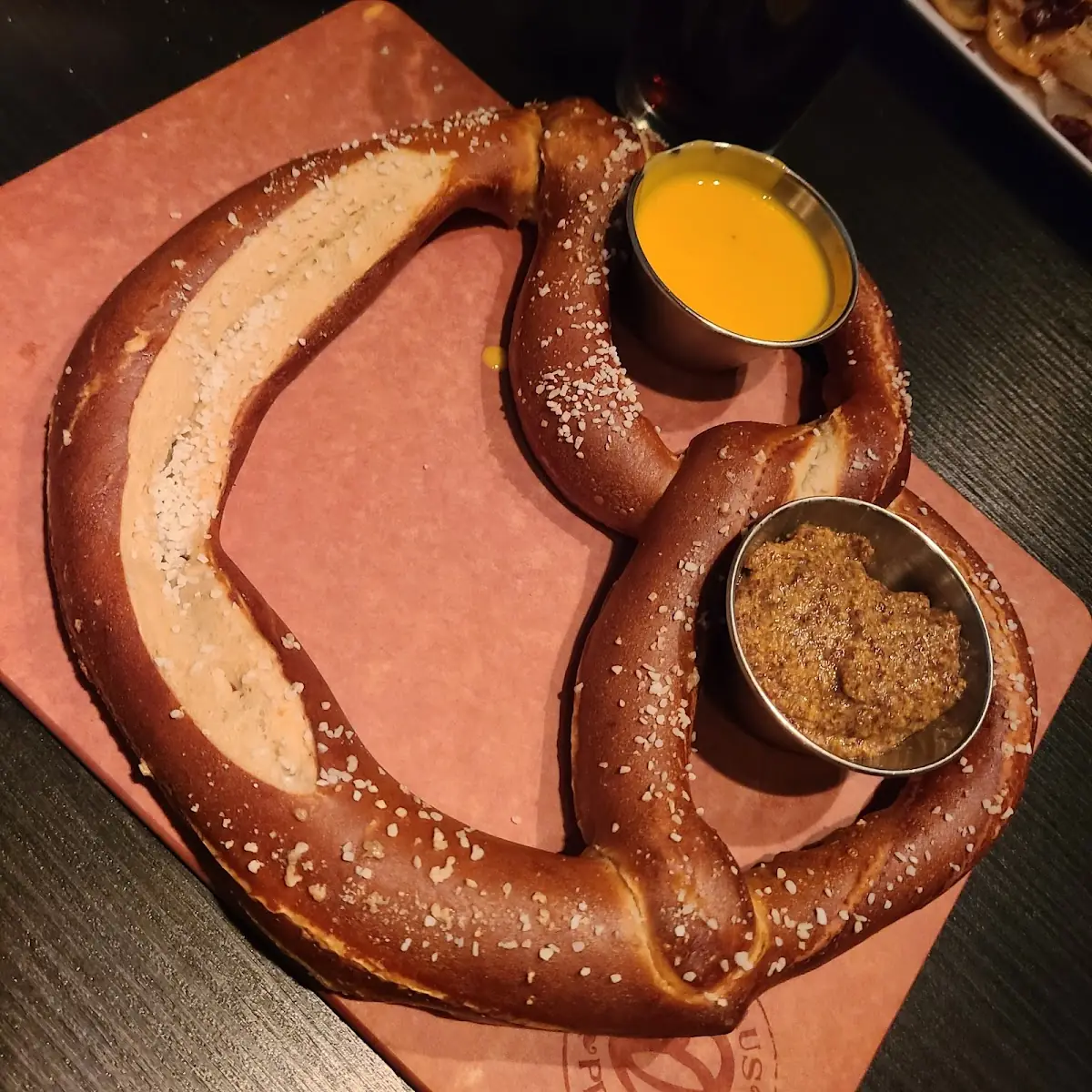 Pretzel nugget fondue