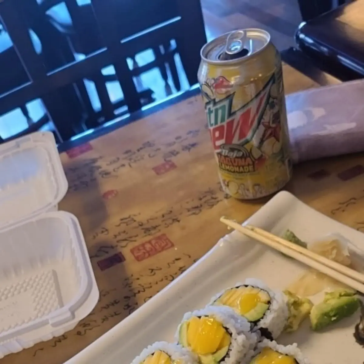 Yellowtail w/ Scallion Roll (10 pcs)