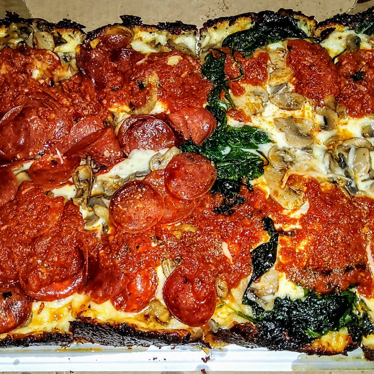 Detroit Pizza Party Size