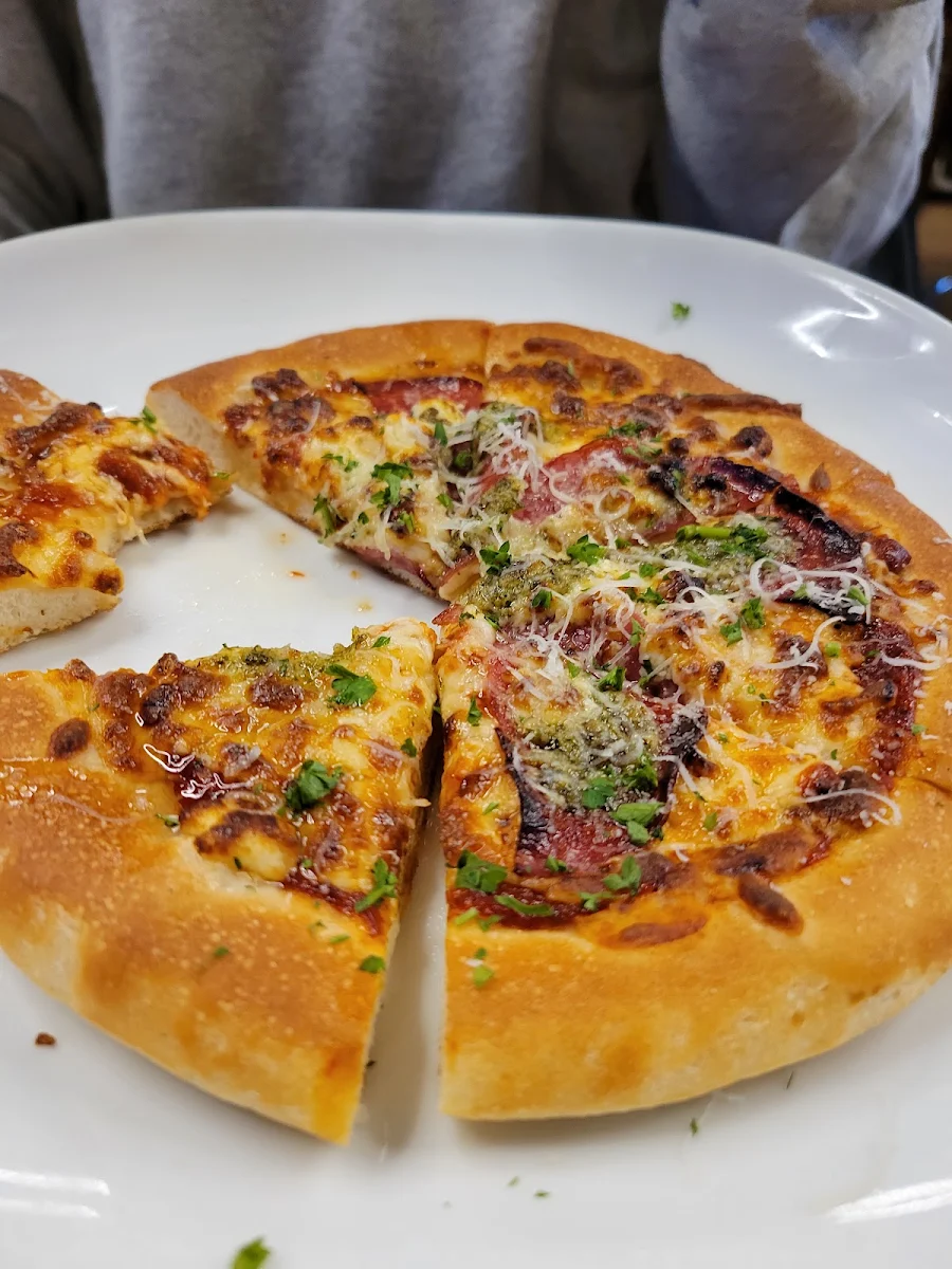 Deluxe Pizza, Boston Pizza