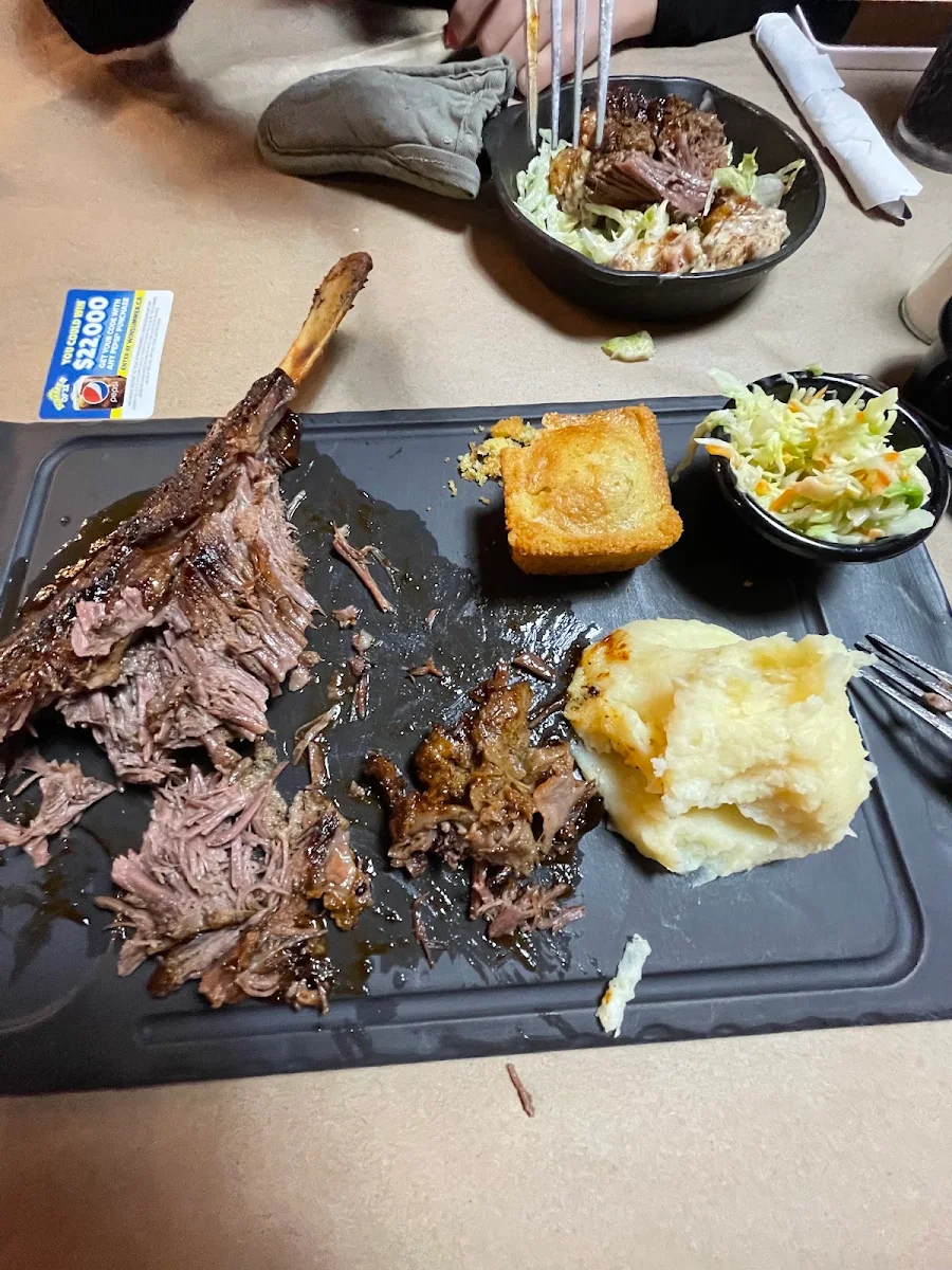 Honkin' Beef Rib, Montana’s BBQ & Bar
