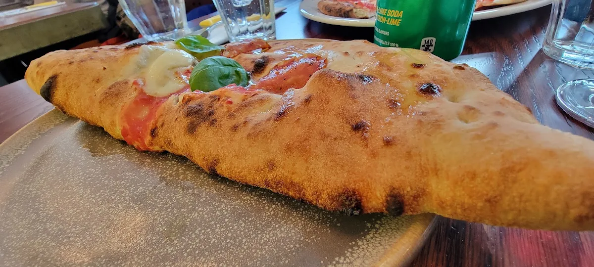 Calzone Salami & Ricotta Salami & Ricotta Calzone, Pizzéria NO.900