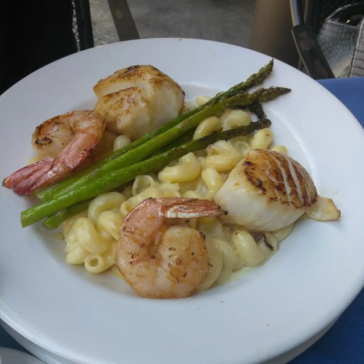 Seared Scallops & Shrimp White Cheddar Mac & Cheese