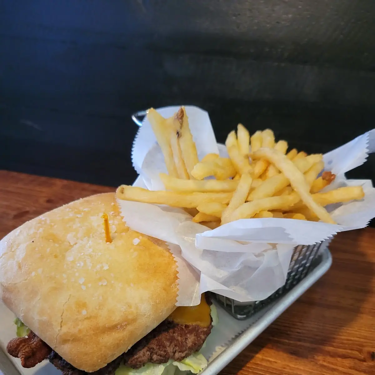 Benny's BBQ Burger