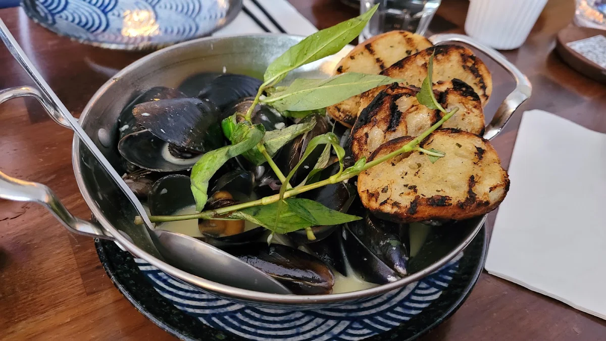 Butter Mussels, District Eleven