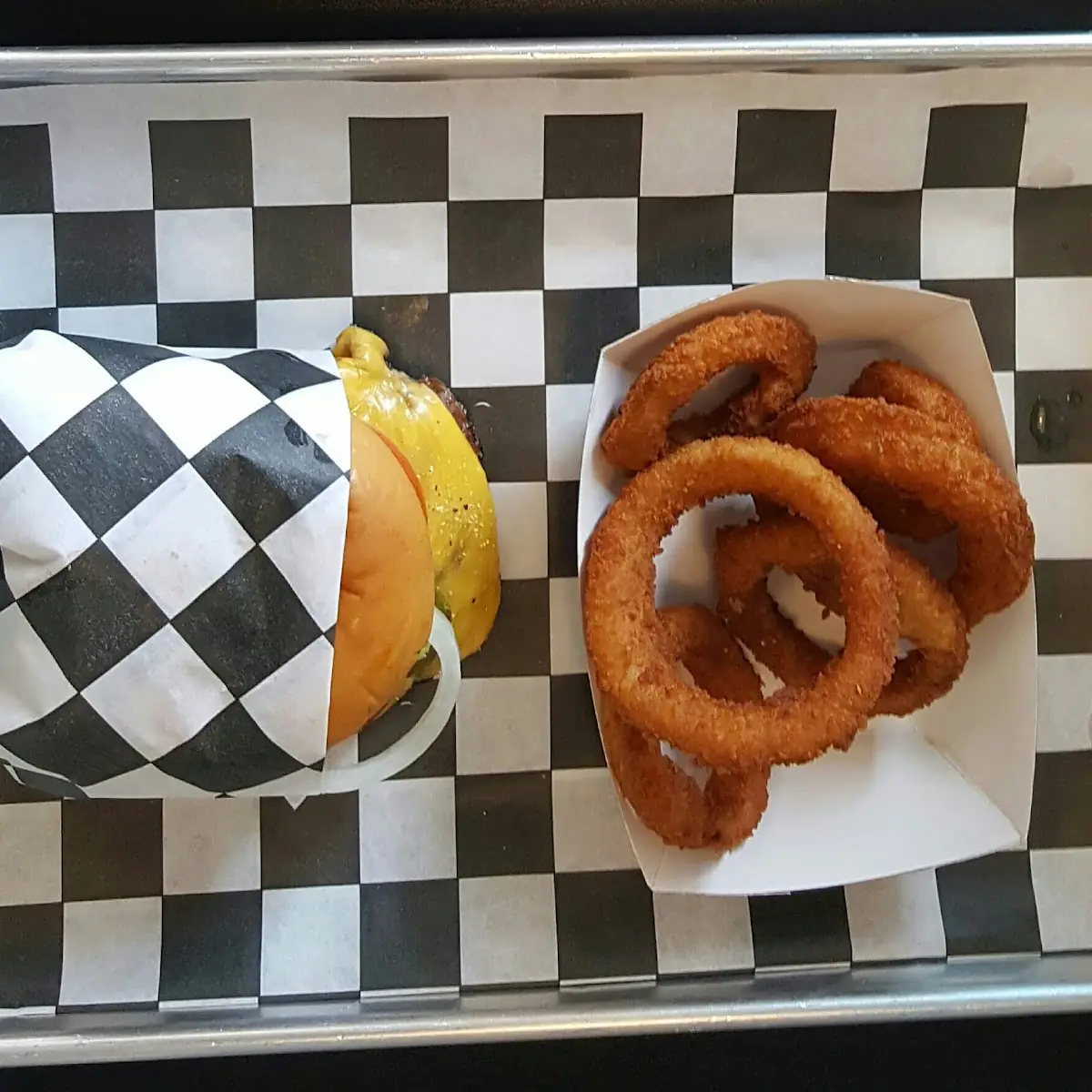 Cheeseburger with Onions Rings