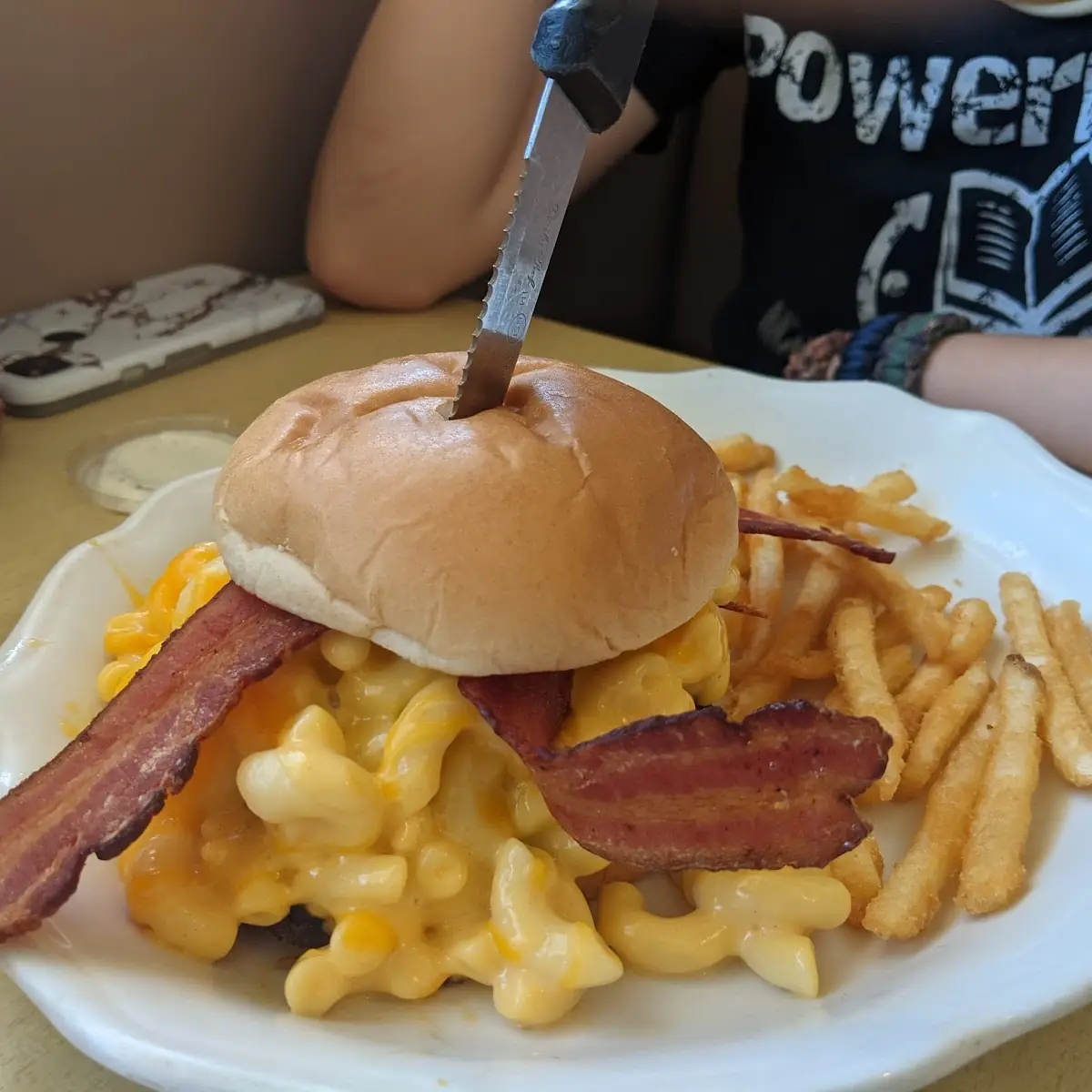 Mac N Chez Bacon Burger