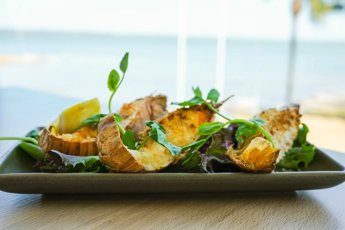 Highlights, Dish Restaurant