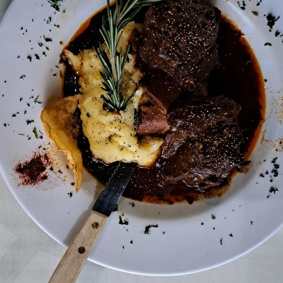 Braised Short Ribs Bordelaise Sauce with Mash Potato