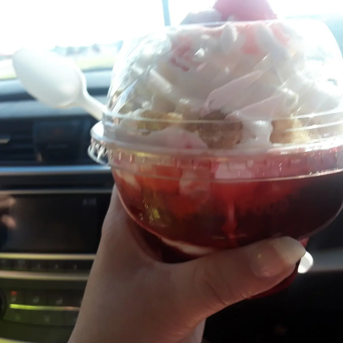 Strawberry Cheese Cake Sundae