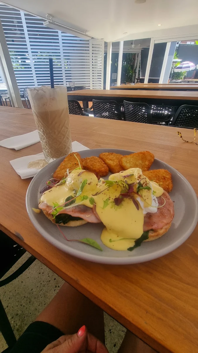 Eggs Benedict, Waterloo Bay Hotel