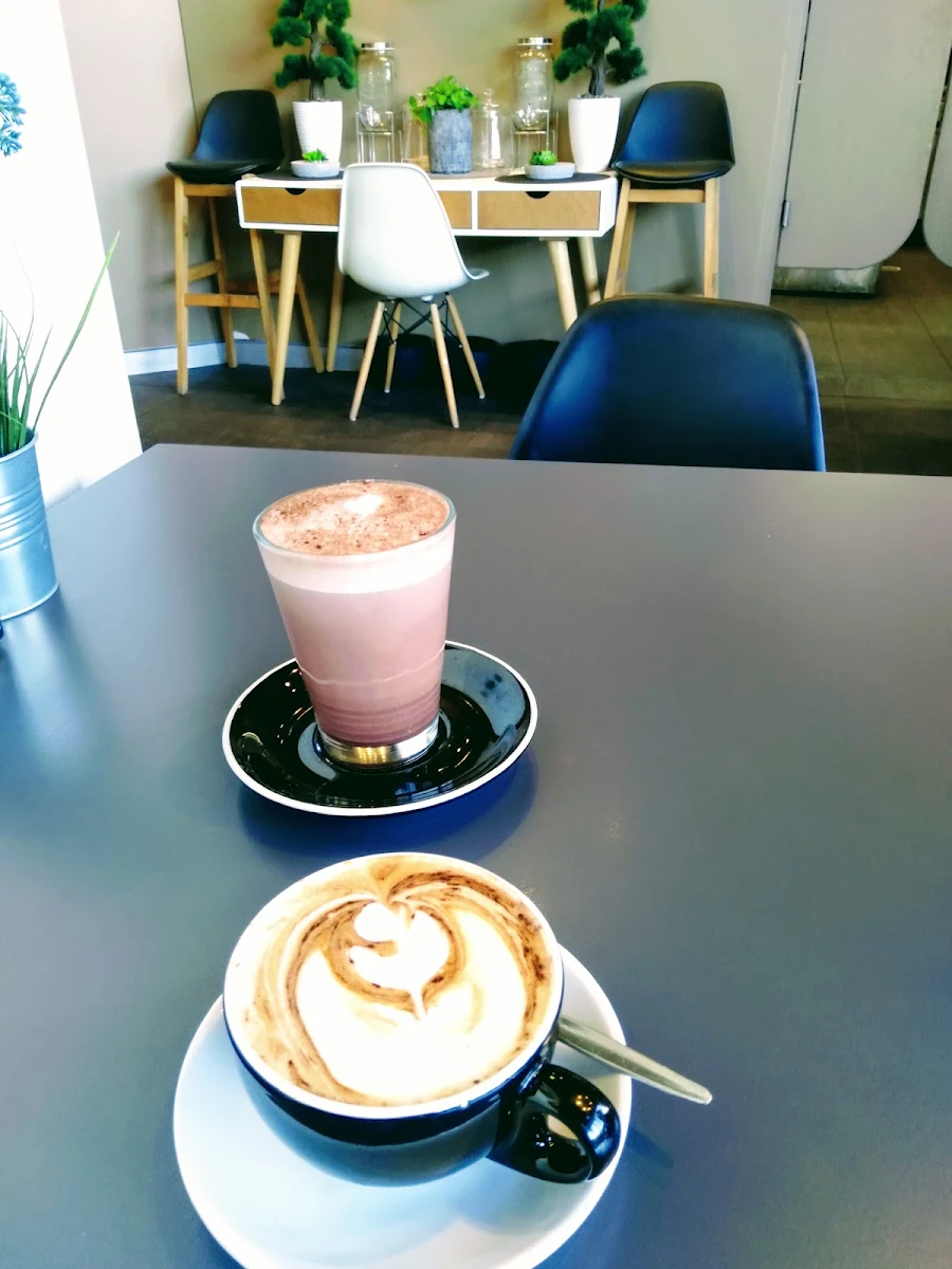 Cappuccino and Hot Chocolate, Dinoni Cafe