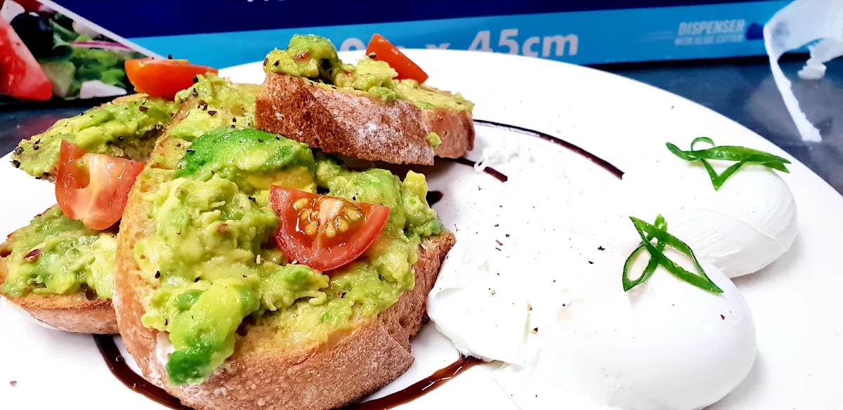 Smashed Avo with Poached Eggs, Dinoni Cafe