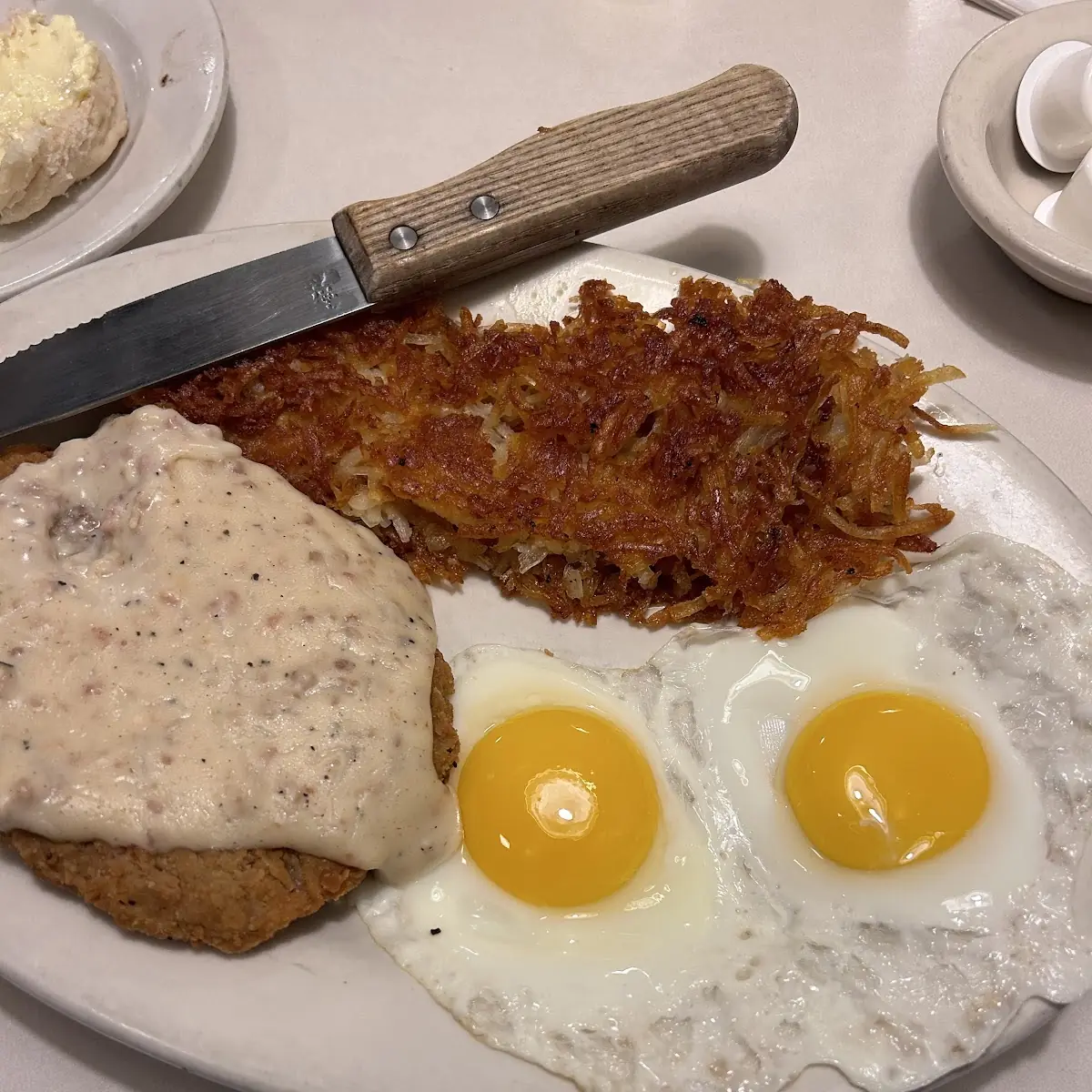 Biscuits Gravy & Hashbrowns
