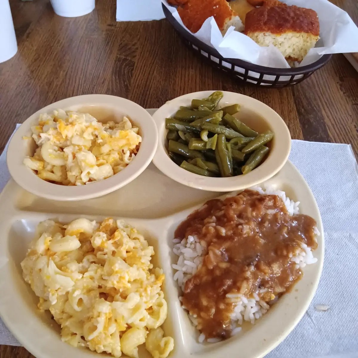 Macaroni Cheese Rice and Gravy Green Beans