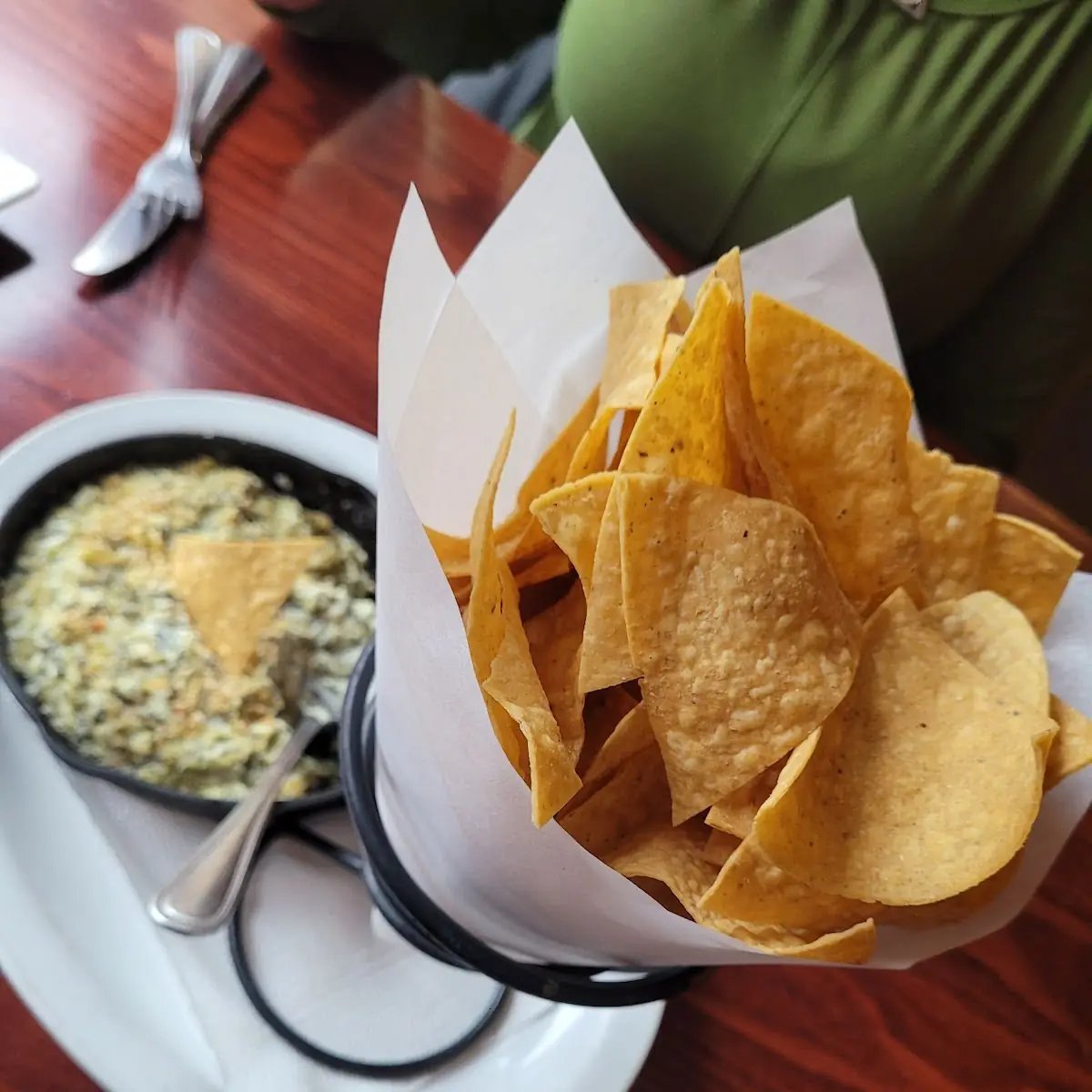 Artichoke Dip w Crispy Tortillas