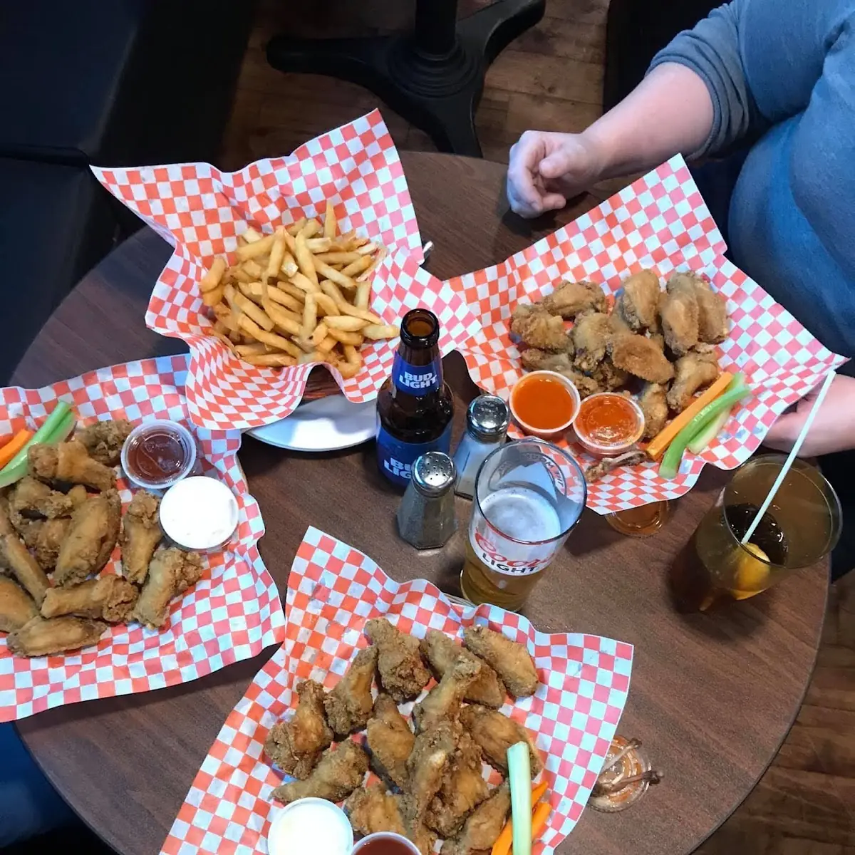 Chicken Wings and Fries, Wing House
